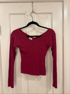 BDG Women's Long Sleeve V-Neck Ribbed Top - Pink/Magenta